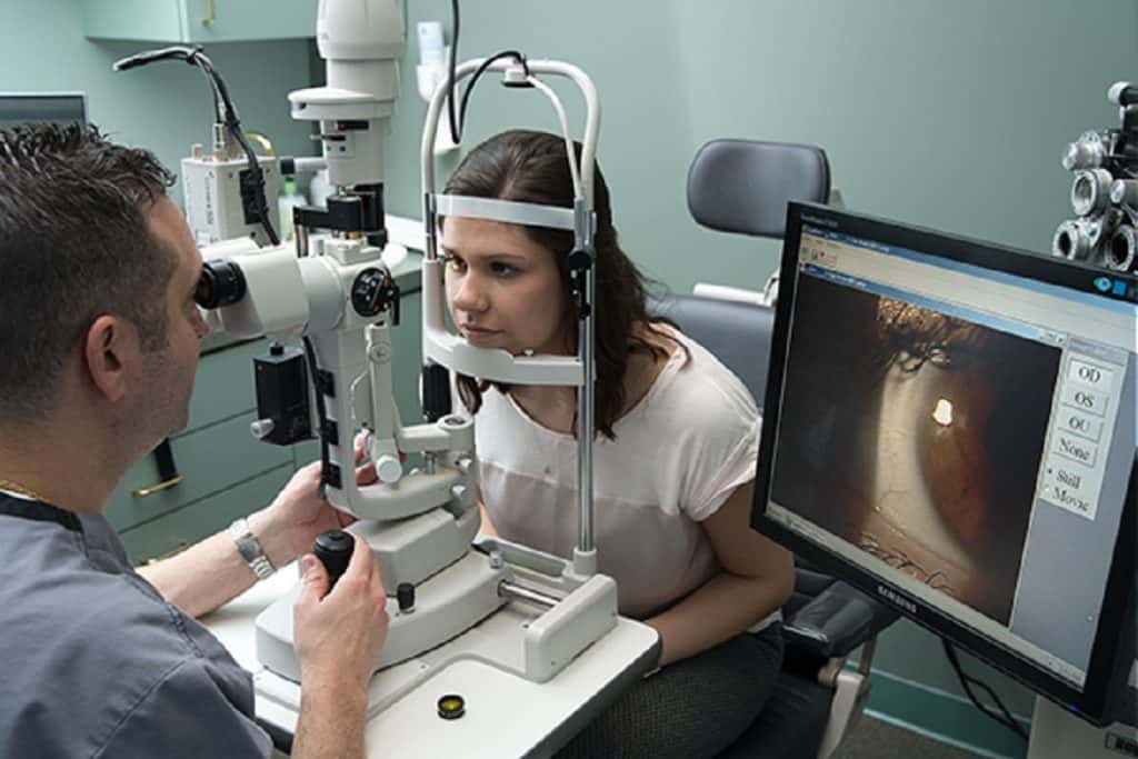 How Comprehensive Eye Exam Helps In Identifying Early Signs Of